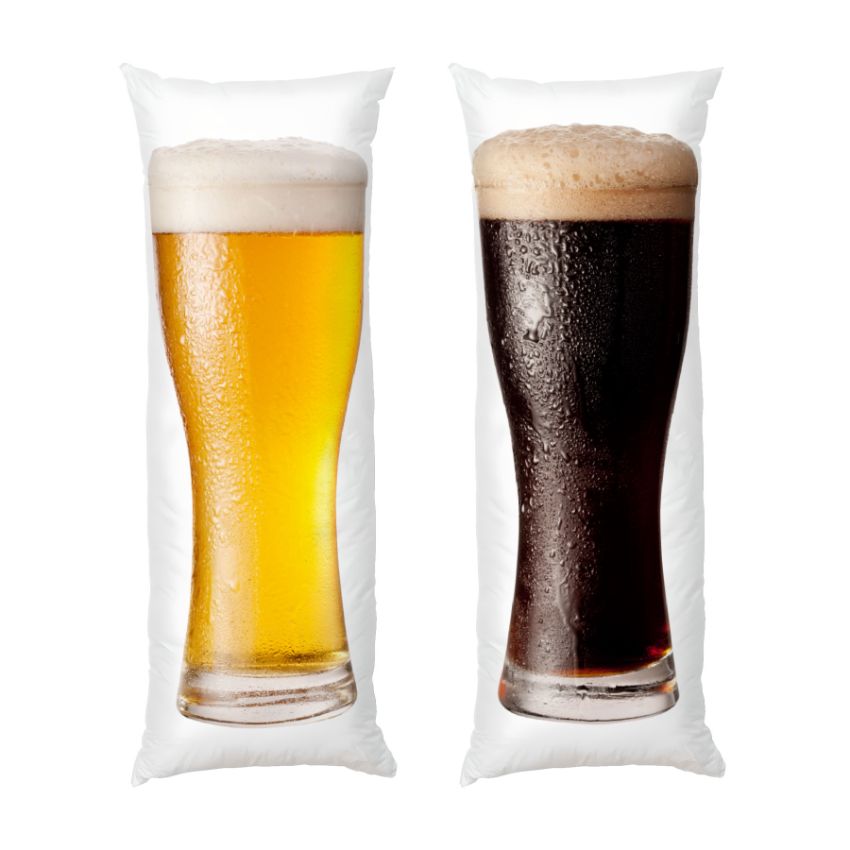 Келих зі світлим та темним пивом A glass with light and dark beer