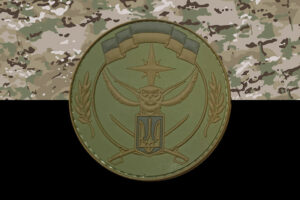 prapor zsu 10 ozspp okremyi zahin spetsialnoho pryznachennia imeni maksyma shapovala kamufliazh chornyi jpg